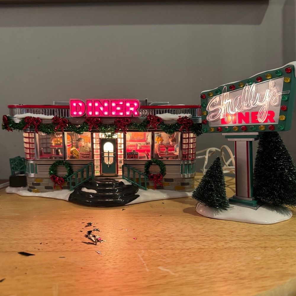 Department 56 Shelly's Diner Snow Village Retro Style 55008 Dept 56 in Box *READ